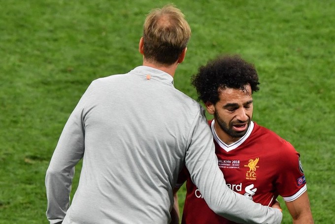 Salah rơi nước mắt khi rời sân sớm ở chung kết Champions League